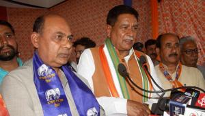 BSP Haryana in-charge Meghraj Singh (left) and LSP patron Raj Kumar Saini at Rohtak before the Lok Sabha elections. Mayawati’s party snapped ties with LSP on Tuesday, June 4, following poor performance of the alliance in the parliamentary polls.(Manoj Dhaka / HT File) BSP Haryana in-charge Meghraj Singh (left) and LSP patron Raj Kumar Saini at Rohtak before the Lok Sabha elections. Mayawati’s party snapped ties with LSP on Tuesday, June 4, following poor performance of the alliance in the parliamentary polls.(Manoj Dhaka / HT File)