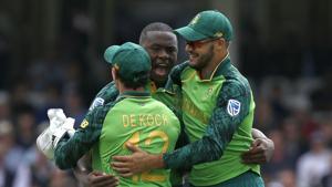 South Africa's Kagiso Rabada (C) celebrates with teammates after taking the wicket of England's Joe Root for 51 runs during the 2019 Cricket World Cup group stage match between England and South Africa at The Oval in London on May 30, 2019. (Photo by Ian KINGTON / AFP) / RESTRICTED TO EDITORIAL USE(AFP) South Africa's Kagiso Rabada (C) celebrates with teammates after taking the wicket of England's Joe Root for 51 runs during the 2019 Cricket World Cup group stage match between England and South Africa at The Oval in London on May 30, 2019. (Photo by Ian KINGTON / AFP) / RESTRICTED TO EDITORIAL USE(AFP)