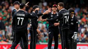 New Zealand's Mitchell Santner (2nd R) celebrates with teammates after taking the wicket of Bangladesh's Mahmudullah during the 2019 Cricket World Cup group stage match between Bangladesh and New Zealand at The Oval in London on June 5, 2019. (Photo by Adrian DENNIS / AFP) / RESTRICTED TO EDITORIAL USE(AFP) New Zealand's Mitchell Santner (2nd R) celebrates with teammates after taking the wicket of Bangladesh's Mahmudullah during the 2019 Cricket World Cup group stage match between Bangladesh and New Zealand at The Oval in London on June 5, 2019. (Photo by Adrian DENNIS / AFP) / RESTRICTED TO EDITORIAL USE(AFP)