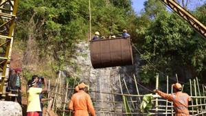 In this file photo taken on December 29, 2018, Indian National Disaster Response Force (NDRF) personnel gather around a crane as Indian Navy divers are lifted with a pulley during rescue operations to help 15 miners trapped by flooding in an illegal coal mine in Ksan village in Meghalaya's East Jaintia Hills district.(AFP/ File photo) In this file photo taken on December 29, 2018, Indian National Disaster Response Force (NDRF) personnel gather around a crane as Indian Navy divers are lifted with a pulley during rescue operations to help 15 miners trapped by flooding in an illegal coal mine in Ksan village in Meghalaya's East Jaintia Hills district.(AFP/ File photo)