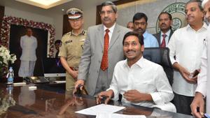 Andhra Pradesh Chief Minister Y.S. Jagan Mohan Reddy on Saturday occupied his office in the State Secretariat in Amaravati.(ANI/Twitter) Andhra Pradesh Chief Minister Y.S. Jagan Mohan Reddy on Saturday occupied his office in the State Secretariat in Amaravati.(ANI/Twitter)