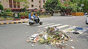 Last year, north body staff had thrown garbage outside Shastri Bhawan, to protest late salary.(HT Archive) Last year, north body staff had thrown garbage outside Shastri Bhawan, to protest late salary.(HT Archive)