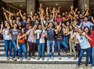 Students in Mumbai celebrate the Class 10 results.(HT Photo) Students in Mumbai celebrate the Class 10 results.(HT Photo)