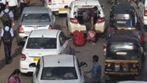 While one car was registered with a private cab aggregator, the other works for a travel agency.(Pratham Gokhale/HT PHOTO / Representative image) While one car was registered with a private cab aggregator, the other works for a travel agency.(Pratham Gokhale/HT PHOTO / Representative image)