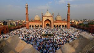 Thousands of Muslim devotees offer prayers on the occasion of Eid-ul-Fitr, at Jama Masjid, in New Delhi(Amal KS/HT PHOTO) Thousands of Muslim devotees offer prayers on the occasion of Eid-ul-Fitr, at Jama Masjid, in New Delhi(Amal KS/HT PHOTO)