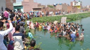 The land chunk number 1445 belongs to the lake but it has 549 identified houses.(Sakib Ali /Hindustan Times) The land chunk number 1445 belongs to the lake but it has 549 identified houses.(Sakib Ali /Hindustan Times)