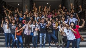 Students of a school in Dadar, Mumbai celebrate after the SSC exam results on Saturday.(PRATIK CHORGE/HT PHOTO) Students of a school in Dadar, Mumbai celebrate after the SSC exam results on Saturday.(PRATIK CHORGE/HT PHOTO)