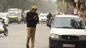The transport department is developing an app wherein residents can send photos, get ₹5 per picture.(Virendra Singh Gosain/HT PHOTO / Representative image) The transport department is developing an app wherein residents can send photos, get ₹5 per picture.(Virendra Singh Gosain/HT PHOTO / Representative image)
