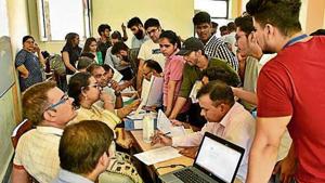 DU had facilitated a 10% increase in seats this year to accommodate EWS candidates in the general category.(HTPhoto) DU had facilitated a 10% increase in seats this year to accommodate EWS candidates in the general category.(HTPhoto)