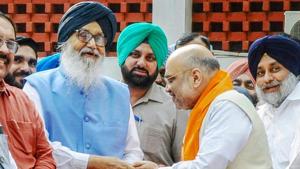 File photo of BJP president Amit Shah with senior Shiromani Akali Dal leader Parkash Singh Badal. The two parties contested Lok Sabha elections in Punjab in an alliance and now SAD wants to fight assembly polls in Haryana with BJP.(PTI File Photo) File photo of BJP president Amit Shah with senior Shiromani Akali Dal leader Parkash Singh Badal. The two parties contested Lok Sabha elections in Punjab in an alliance and now SAD wants to fight assembly polls in Haryana with BJP.(PTI File Photo)