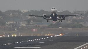 Arrival of flights at Mumbai’s Chhatrapati Shivaji International Airport was put on hold on Monday due to clouds and thunderstorm.(Satyabrata Tripathy/HT File Photo) Arrival of flights at Mumbai’s Chhatrapati Shivaji International Airport was put on hold on Monday due to clouds and thunderstorm.(Satyabrata Tripathy/HT File Photo)