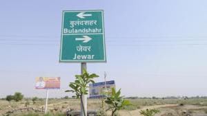 The estimated budget for the Jewar airport project, is expected to be <span class='webrupee'>₹</span>15,000- <span class='webrupee'>₹</span>20,000 crore.(Burhaan Kinu / HT) The estimated budget for the Jewar airport project, is expected to be <span class='webrupee'>₹</span>15,000- <span class='webrupee'>₹</span>20,000 crore.(Burhaan Kinu / HT)