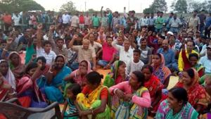 Affected family members demonstrate near Maithon Power Limited in Dhanbad on Saturday.(Bijay / HT Photo) Affected family members demonstrate near Maithon Power Limited in Dhanbad on Saturday.(Bijay / HT Photo)