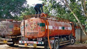 The primary reason for people’s frustration in this situation is economic. While the GMDA’s current water tariff is ₹9.45 per kilolitre of canal water, residents end up paying as much as 40 times that amount to private suppliers.(Yogendra Kumar/HTPhotos) The primary reason for people’s frustration in this situation is economic. While the GMDA’s current water tariff is ₹9.45 per kilolitre of canal water, residents end up paying as much as 40 times that amount to private suppliers.(Yogendra Kumar/HTPhotos)