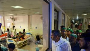 The Centre has constituted a team of multi-specialists which will visit Bihar on Wednesday to assist the state after at least 30 children died this month.(PTI) The Centre has constituted a team of multi-specialists which will visit Bihar on Wednesday to assist the state after at least 30 children died this month.(PTI)