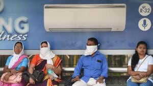 People use handkerchiefs to protect themselves from the heat on a hot day, at Civil lines Bus Stop, in New Delhi, India, on Saturday, June 8, 2019.(Raj K Raj/HT PHOTO) People use handkerchiefs to protect themselves from the heat on a hot day, at Civil lines Bus Stop, in New Delhi, India, on Saturday, June 8, 2019.(Raj K Raj/HT PHOTO)