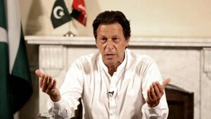 Imran Khan said no protocol should be extended to such elements who are “seeking refuge behind democracy” - a reference to members of the PML-N and PPP parties.(HT Photo)