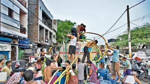 People fill their empty containers with water using lengths of hose pipe from a Delhi Jal Board tanker, at Sanjay Colony in Okhla Phase II, in New Delhi, India, on Wednesday, June 12, 2019.((Photo by Burhaan Kinu/ Hindustan Times)) People fill their empty containers with water using lengths of hose pipe from a Delhi Jal Board tanker, at Sanjay Colony in Okhla Phase II, in New Delhi, India, on Wednesday, June 12, 2019.((Photo by Burhaan Kinu/ Hindustan Times))