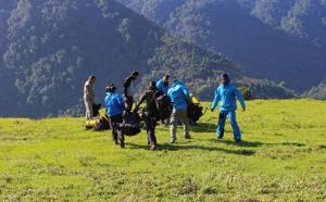 Members of a rescue team in Lipo near the site of the crash of an An 32 in Arunachal Pradesh.(PTI) Members of a rescue team in Lipo near the site of the crash of an An 32 in Arunachal Pradesh.(PTI)