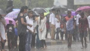 There were light showers in Mumbai on Wednesday, June 12, due to the influence of cyclone Vayu.(Satyabrata Tripathy/HT Photo) There were light showers in Mumbai on Wednesday, June 12, due to the influence of cyclone Vayu.(Satyabrata Tripathy/HT Photo)