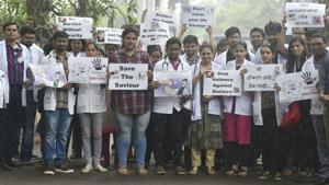 Residents doctors of JJ hospital in Mumbai,hold playcards to support doctors’ strike in support of West Bengal stir.(Anshuman Poyrekar/HT Photo) Residents doctors of JJ hospital in Mumbai,hold playcards to support doctors’ strike in support of West Bengal stir.(Anshuman Poyrekar/HT Photo)