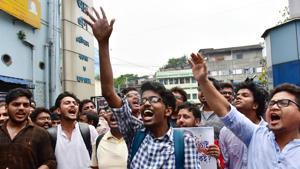 Junior doctors at NRS Medical College and Hospital demonstrate against West Bengal Chief Minister Mamata Banerjee in Kolkata on Friday.(ANI) Junior doctors at NRS Medical College and Hospital demonstrate against West Bengal Chief Minister Mamata Banerjee in Kolkata on Friday.(ANI)