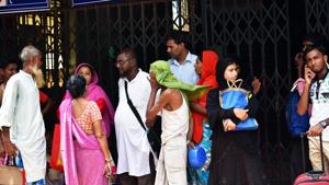 Patients and relatives waiting for the treatment during junior doctors strike at NRS Medical College and Hospital in Kolkata on Friday, June 14, 2019.(ANI) Patients and relatives waiting for the treatment during junior doctors strike at NRS Medical College and Hospital in Kolkata on Friday, June 14, 2019.(ANI)