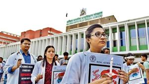 Subsequently, Banerjee held a series of meetings with the junior health minister, chief secretary, health secretary and five veteran doctors.(Ht Photo) Subsequently, Banerjee held a series of meetings with the junior health minister, chief secretary, health secretary and five veteran doctors.(Ht Photo)