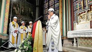 The first mass is held in Notre Dame since the fire. (Reuters photo) The first mass is held in Notre Dame since the fire. (Reuters photo)
