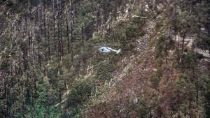 Rescue teams are on standby and will begin work as soon as the weather improves.(PTI PHOTO) Rescue teams are on standby and will begin work as soon as the weather improves.(PTI PHOTO)