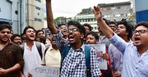Junior doctors at NRS Medical College and Hospital demonstrate against West Bengal Chief Minister Mamata Banerjee in Kolkata on Friday.(ANI) Junior doctors at NRS Medical College and Hospital demonstrate against West Bengal Chief Minister Mamata Banerjee in Kolkata on Friday.(ANI)