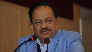 Harsh Vardhan said that law enforcement should prevail so that doctors and clinical establishments discharge their duties and professional pursuit without fear of any violence.(Sunil Ghosh / Hindustan Times)