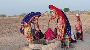 Women fetch water from a traditional well in a Barmer village.(HT) Women fetch water from a traditional well in a Barmer village.(HT)