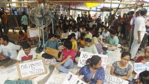 Junior doctors from NRS Medical College and Hospital continuing their strike inside the hospital campus(Samir Jana/HT Photo) Junior doctors from NRS Medical College and Hospital continuing their strike inside the hospital campus(Samir Jana/HT Photo)