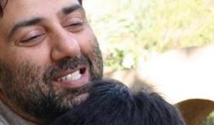 Sunny Deol holds a young Karan tightly.(Instagram) Sunny Deol holds a young Karan tightly.(Instagram)