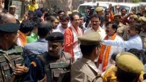 Shiv Sena chief Uddhav Thackeray offered prayers at the makeshift Ram Lalla temple at Ayodhya on Sunday(HT Photo) Shiv Sena chief Uddhav Thackeray offered prayers at the makeshift Ram Lalla temple at Ayodhya on Sunday(HT Photo)