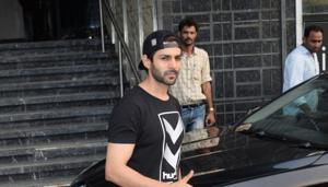 Actor Kartik Aaryan seen outside a gym in Mumbai's Juhu.(IANS) Actor Kartik Aaryan seen outside a gym in Mumbai's Juhu.(IANS)