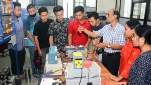 Students of Manipal University,at electronis lab during their internship at COEP in Pune(Shankar Narayan/HT PHOTO) Students of Manipal University,at electronis lab during their internship at COEP in Pune(Shankar Narayan/HT PHOTO)