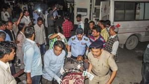 Rescue teams led by Banjar sub-divisional magistrate MR Bhardwaj rushed to the spot and shifted the injured to the hospital with the help of local villagers.(PTI) Rescue teams led by Banjar sub-divisional magistrate MR Bhardwaj rushed to the spot and shifted the injured to the hospital with the help of local villagers.(PTI)