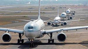 According to the Centre for Asia Pacific Aviation (CAPA), an aviation consultancy, the passenger growth at Mumbai’s CSMIA is slow.(HT Photo) According to the Centre for Asia Pacific Aviation (CAPA), an aviation consultancy, the passenger growth at Mumbai’s CSMIA is slow.(HT Photo)