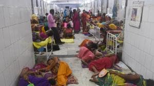The death toll from acute encephalitis syndrome (AES) reached 141 in Bihar with the viral disease claiming the lives of three more children in Muzaffarpur(Parwaz Khan /HT PHOTO) The death toll from acute encephalitis syndrome (AES) reached 141 in Bihar with the viral disease claiming the lives of three more children in Muzaffarpur(Parwaz Khan /HT PHOTO)