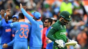 Pakistan's Mohammad Hafeez (R) walks back to the pavilion after his dismissal.(AFP) Pakistan's Mohammad Hafeez (R) walks back to the pavilion after his dismissal.(AFP)
