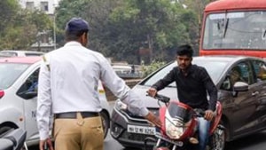 A traffic inspector, requesting anonymity, dismissed the altercation as a personal matter.(HT Photo) A traffic inspector, requesting anonymity, dismissed the altercation as a personal matter.(HT Photo)