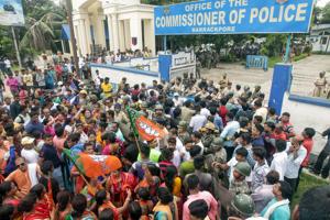 Two persons were killed and three others suffered severe injuries at Bhatpara area in North 24 Parganas in West Bengal as clashes broke out in two groups on Thursday.(PTI file photo) Two persons were killed and three others suffered severe injuries at Bhatpara area in North 24 Parganas in West Bengal as clashes broke out in two groups on Thursday.(PTI file photo)