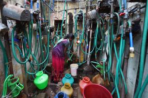 A woman fills vessels with potable water from a handpump, in Chennai which is reeling under a severe water shortage.(PTI) A woman fills vessels with potable water from a handpump, in Chennai which is reeling under a severe water shortage.(PTI)