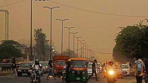 Experts said that the air quality was better due to the higher minimum temperature as it allowed the particulate matter to settle at a higher level in the atmosphere.(HT Photo) Experts said that the air quality was better due to the higher minimum temperature as it allowed the particulate matter to settle at a higher level in the atmosphere.(HT Photo)