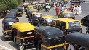 This comes after a four-member state-appointed Khatua panel, headed by retired IAS officer B C Khatua, in its October 2017 report recommended lowering the age limit of taxis and autorickshaws.(HT Photo) This comes after a four-member state-appointed Khatua panel, headed by retired IAS officer B C Khatua, in its October 2017 report recommended lowering the age limit of taxis and autorickshaws.(HT Photo)
