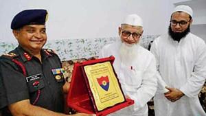 The general told the seminary officials that contribution of everyone was required in building a strong India and asked Darul Uloom students to join the Army as imam (a religious post to perform ‘namaj’ and other rituals).(HT Photo) The general told the seminary officials that contribution of everyone was required in building a strong India and asked Darul Uloom students to join the Army as imam (a religious post to perform ‘namaj’ and other rituals).(HT Photo)