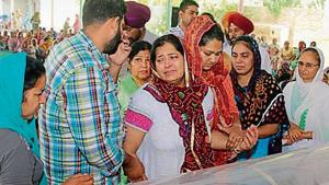 Mohinder Pal Bittu’s wife (centre) and other dera followers near his casket at a prayer centre in Kotkapura, Faridkot(Sanjeev Kumar / HT Photo) Mohinder Pal Bittu’s wife (centre) and other dera followers near his casket at a prayer centre in Kotkapura, Faridkot(Sanjeev Kumar / HT Photo)