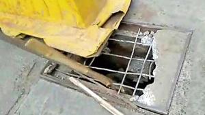 The Deonar police said Sayyed was on his way to a petrol pump around 12.05am, when he saw a yellow barricade in the middle of the road.(HT Photo) The Deonar police said Sayyed was on his way to a petrol pump around 12.05am, when he saw a yellow barricade in the middle of the road.(HT Photo)